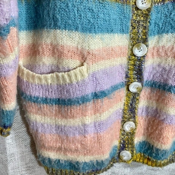 Cariedo Studios pastel striped button up fuzzy cardigan size M - Picture 5 of 7